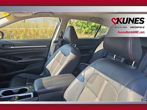 Used 2024 Nissan Altima 2.5 SR FWD image 27