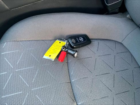 Used 2023 Toyota RAV4 XLE w/ Convenience Package image 14