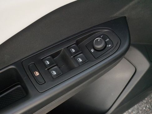 Certified 2025 Volkswagen Taos S AWD/4WD image 19