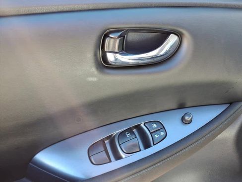 Used 2022 Nissan Leaf S image 14