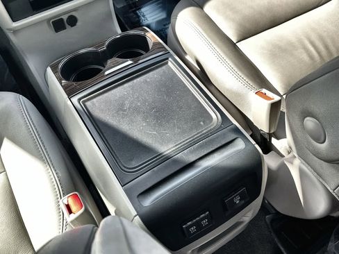 Used 2018 Toyota Sienna XLE Premium image 16