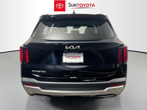 Used 2024 Kia Sorento S FWD image 5