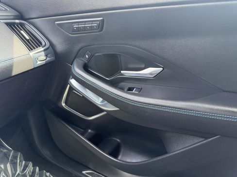 Used 2019 Jaguar E-PACE R-Dynamic SE image 35