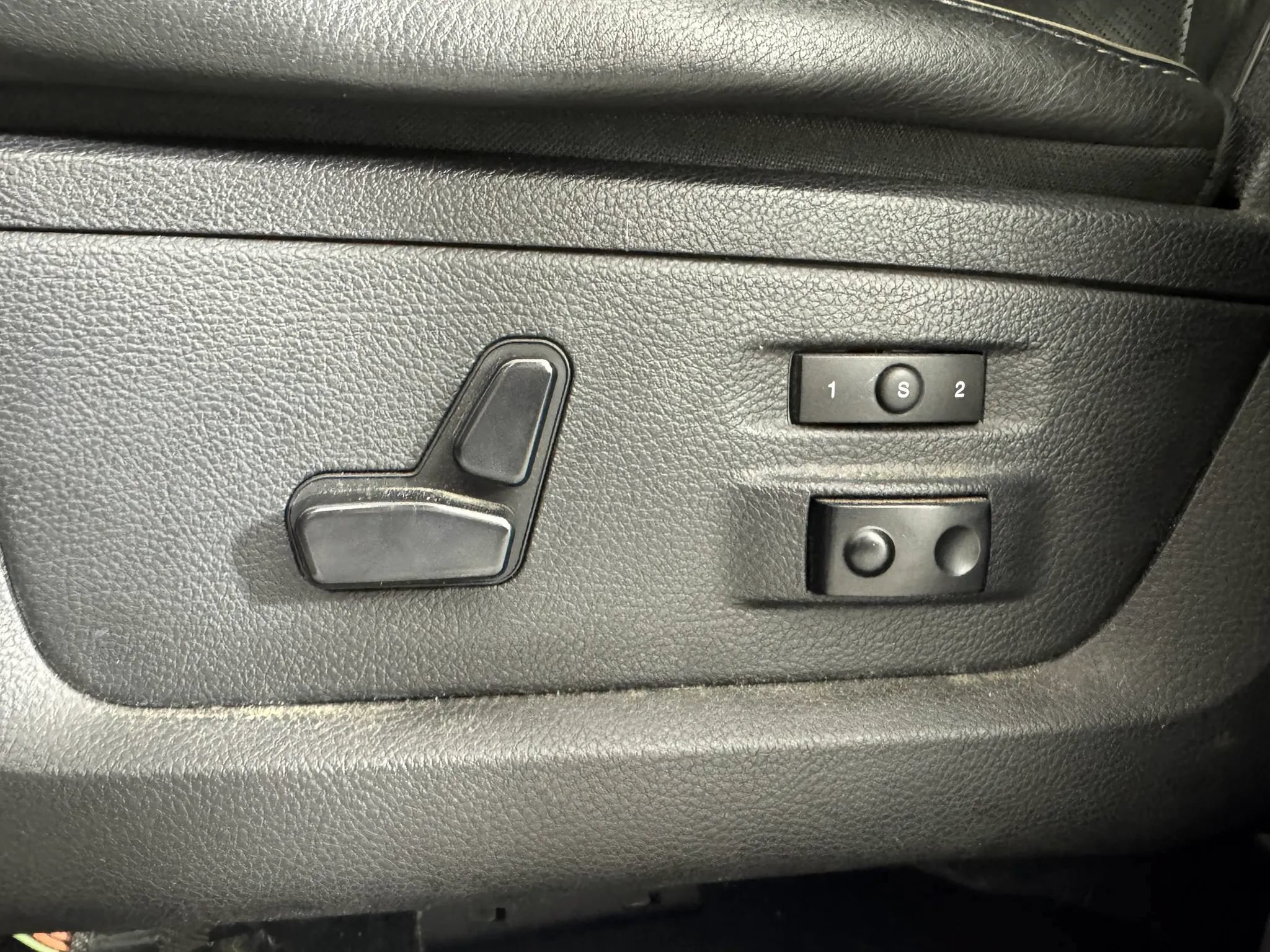 Used 2015 RAM 1500 Limited AWD/4WD image 32