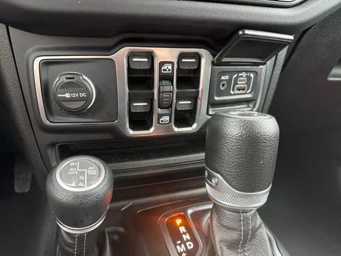Used 2025 Jeep Wrangler Unlimited Sahara w/ Safety Group AWD/4WD image 25