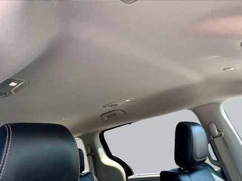Used 2023 Chrysler Pacifica Touring-L FWD image 28