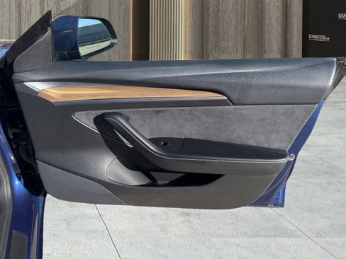 Used 2022 Tesla Model 3 Standard Range image 81