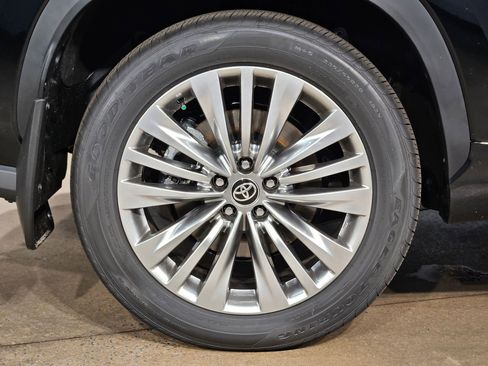 New 2026 Toyota Highlander Platinum AWD/4WD image 24