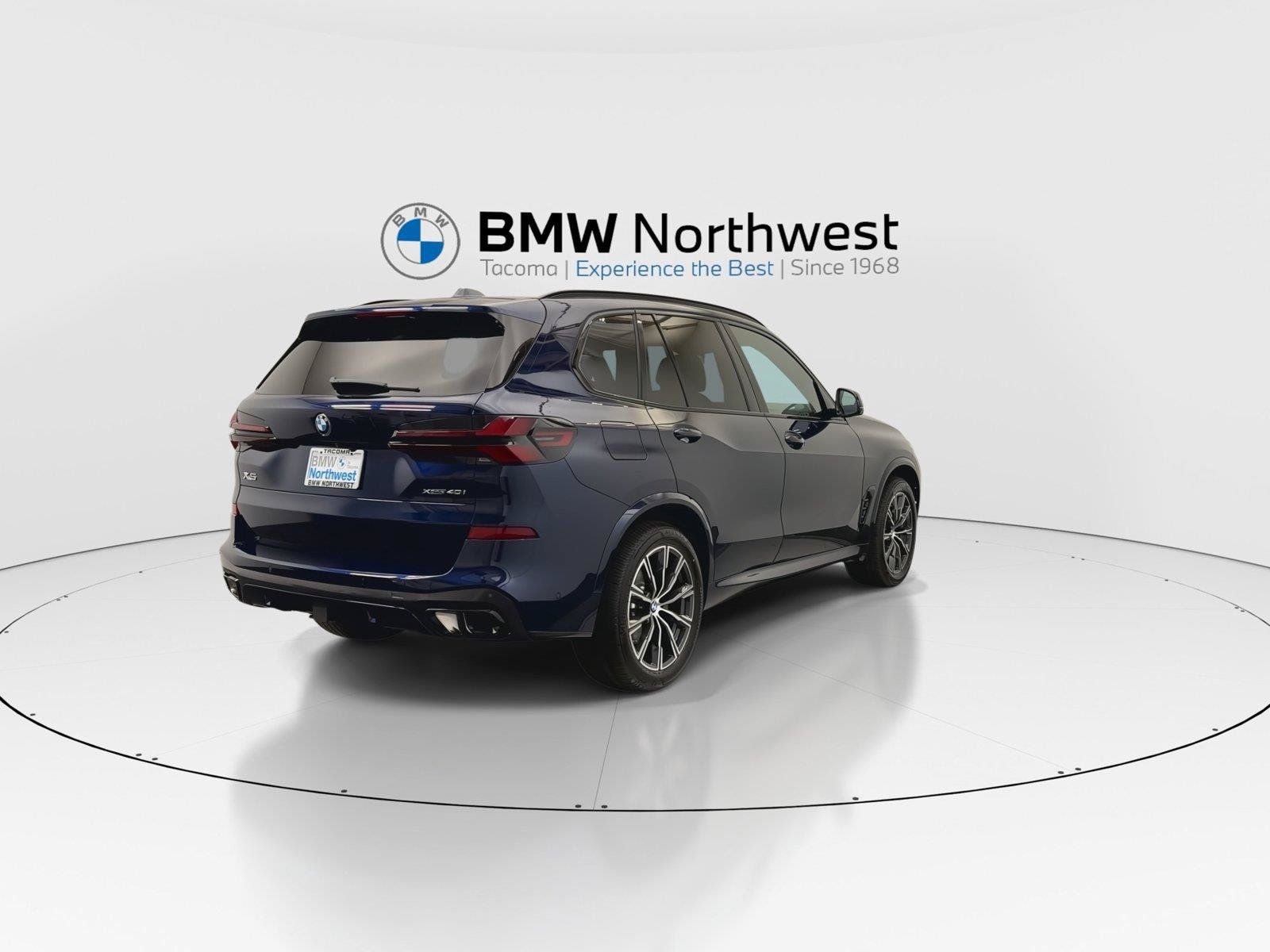New 2026 BMW X5 xDrive40i w/ M Sport Package AWD/4WD image 3