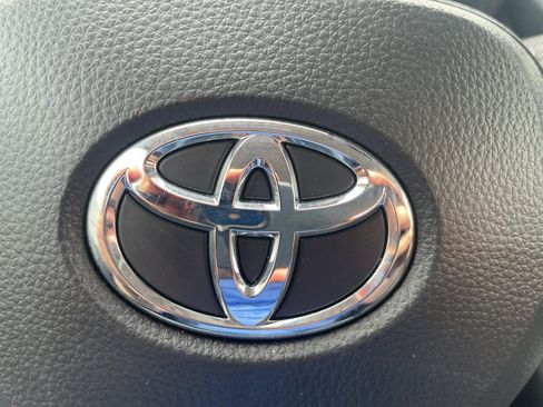 Used 2025 Toyota Corolla LE image 20