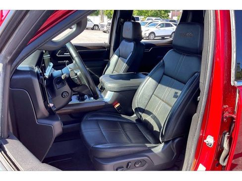Used 2025 Chevrolet Silverado 1500 High Country w/ Technology Package AWD/4WD image 24