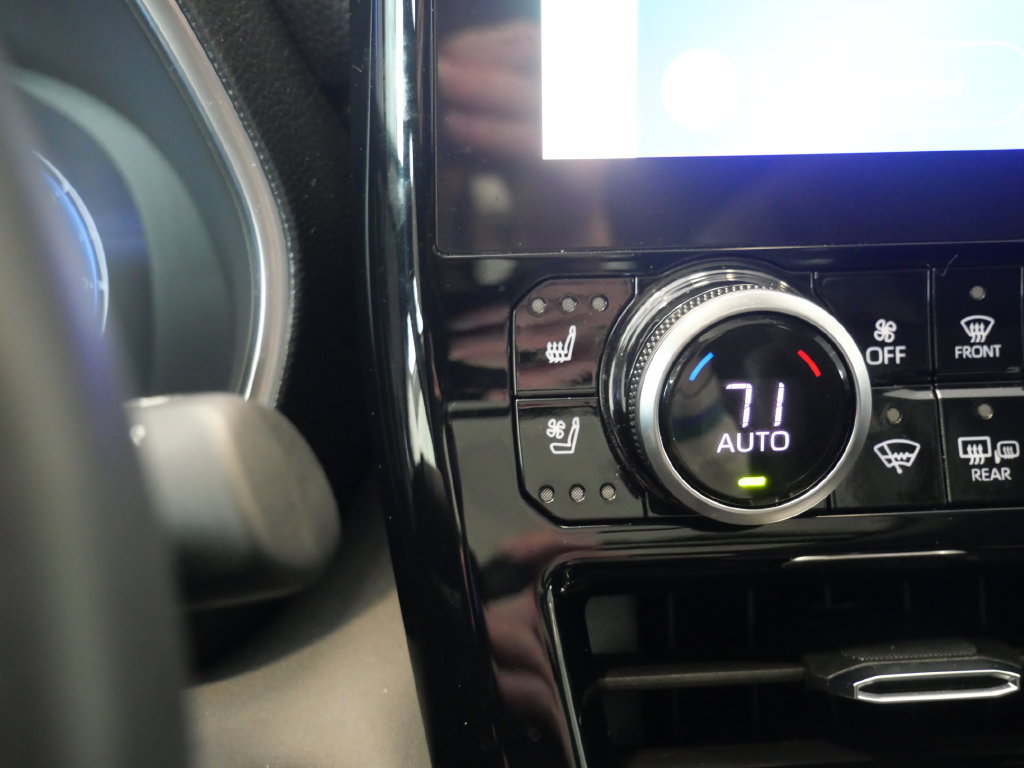 Used 2023 Toyota Highlander Platinum AWD/4WD image 36