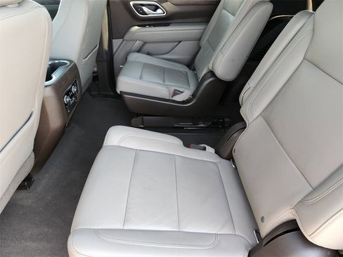 Used 2021 Chevrolet Tahoe Z71 w/ Z71 Signature Package image 31