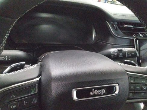 Used 2024 Jeep Grand Cherokee L Limited w/ Luxury Tech Group II image 26