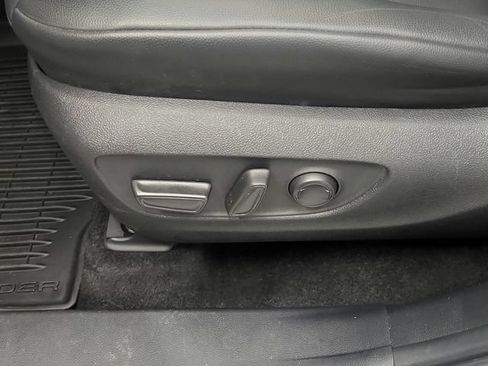 Used 2024 Toyota Highlander XLE AWD/4WD image 20