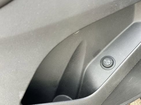 Used 2020 Chevrolet Equinox LT FWD image 29