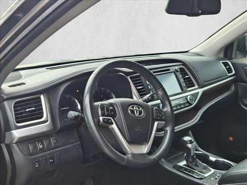 Used 2014 Toyota Highlander Limited image 10