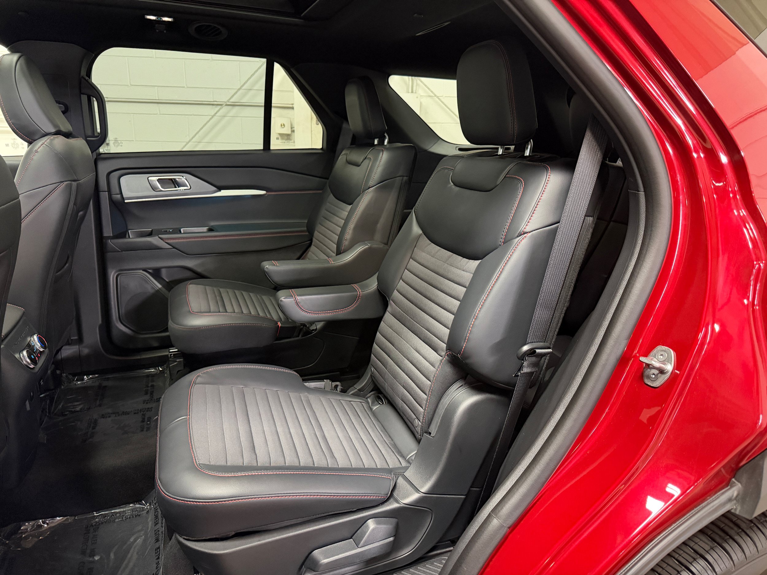 Used 2026 Ford Explorer ST-Line w/ ST-Line Street Pack AWD/4WD image 12