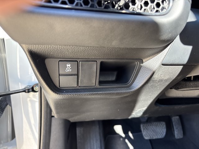 Used 2025 Honda HR-V LX image 17