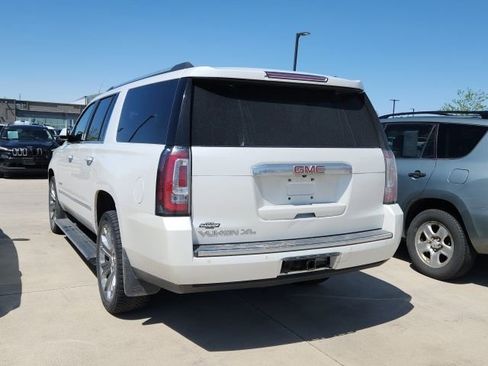 Used 2017 GMC Yukon XL Denali image 2