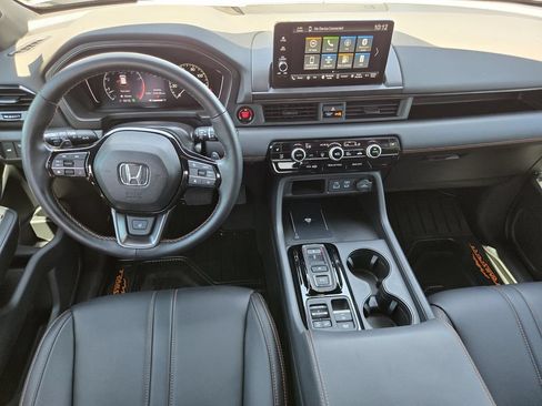 Used 2023 Honda Pilot TrailSport image 17