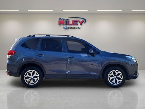 Used 2022 Subaru Forester Premium image 9