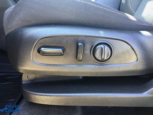 Used 2021 Chevrolet Traverse LT image 34