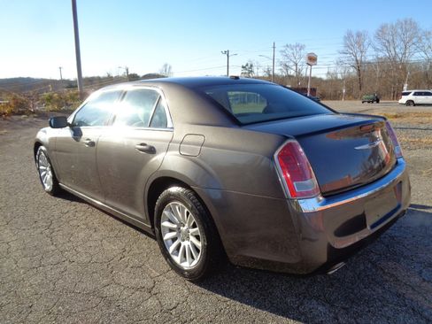 Used 2013 Chrysler 300 RWD image 7