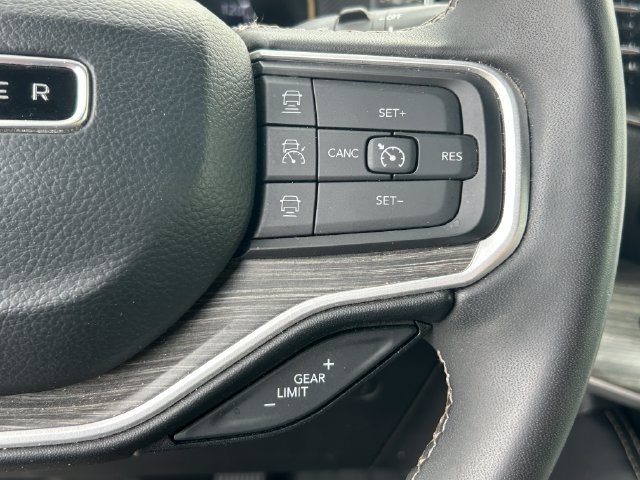 Used 2024 Jeep Wagoneer Series III AWD/4WD image 18