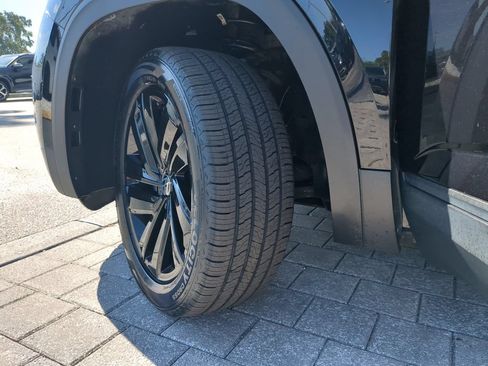 Certified 2022 Volkswagen Atlas Cross Sport SE AWD/4WD image 36