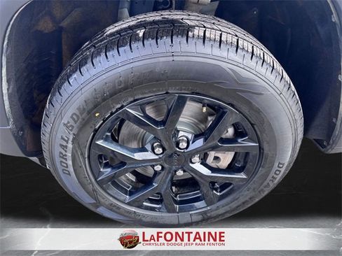 Certified 2024 Jeep Grand Cherokee L Laredo image 30