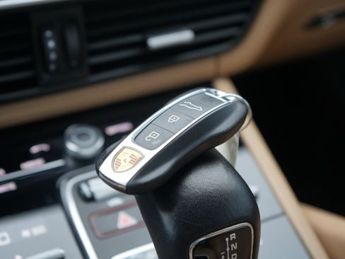 Used 2021 Porsche Cayenne AWD/4WD image 24