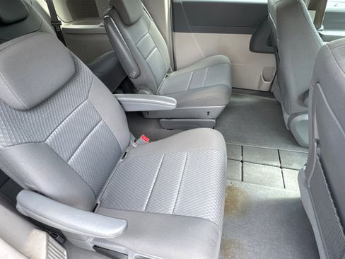 Used 2010 Chrysler Town & Country LX image 16