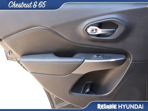 Used 2020 Jeep Cherokee Latitude Plus w/ Cold Weather Group AWD/4WD image 17