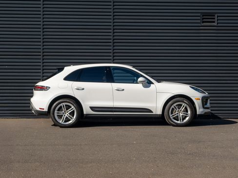 Certified 2023 Porsche Macan image 9