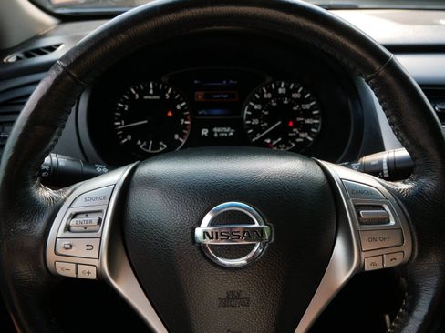 Used 2015 Nissan Altima 2.5 SL w/ Technology Package FWD image 24