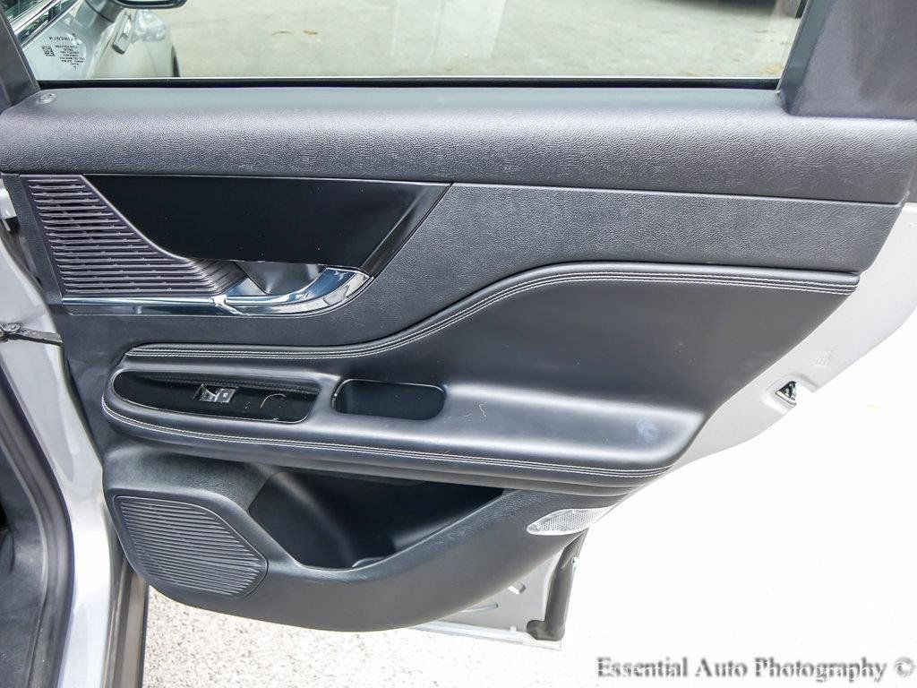 Used 2021 Lincoln Corsair AWD w/ Premium Package image 27