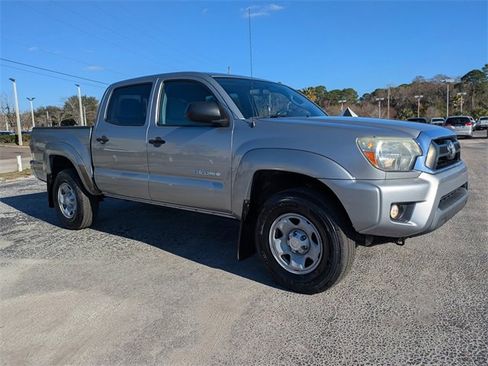 Used 2015 Toyota Tacoma PreRunner image 2