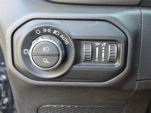 Used 2021 Jeep Gladiator Sport image 24