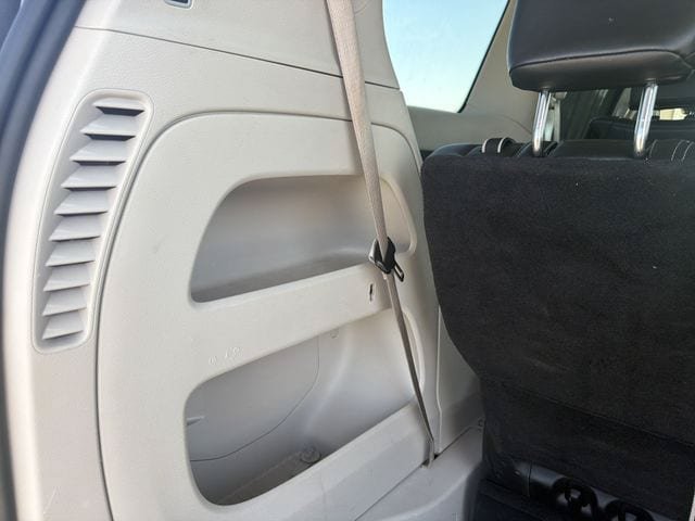 Used 2023 Chrysler Pacifica Touring-L FWD image 20