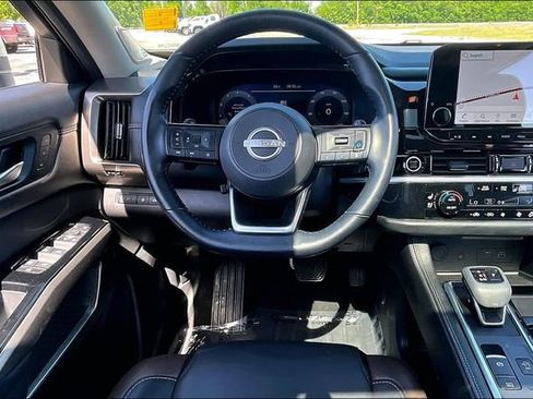 Used 2024 Nissan Pathfinder Platinum w/ Cargo Package AWD/4WD image 8