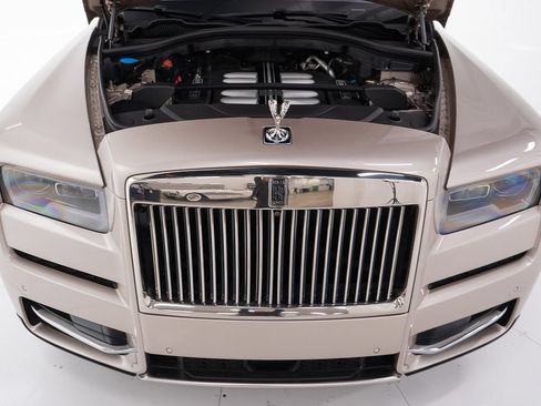 Certified 2019 Rolls-Royce Cullinan AWD/4WD image 53