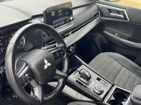 Used 2022 Mitsubishi Outlander SE image 19