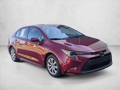 Used 2025 Toyota Corolla LE image 3