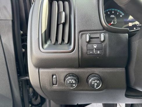 Used 2022 Chevrolet Colorado ZR2 w/ ZR2 Midnight Special Edition AWD/4WD image 18