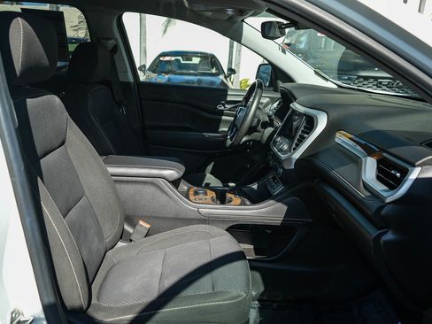 Used 2020 GMC Acadia SLE w/ Driver Convenience Package AWD/4WD image 16