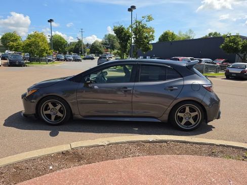 Used 2022 Toyota Corolla XSE FWD image 2