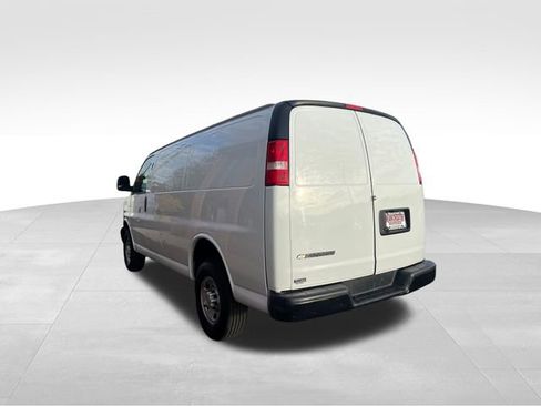 Used 2022 Chevrolet Express 2500 w/ Driver Convenience Package image 7