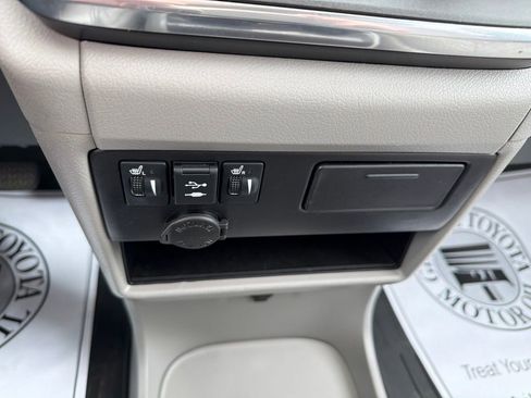 Used 2019 Toyota Sienna XLE w/ XLE Navigation Package FWD image 19