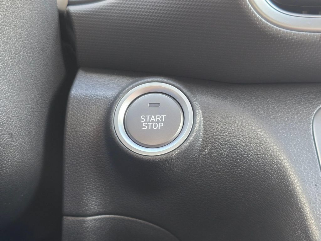 Used 2023 Hyundai Kona SE FWD image 27